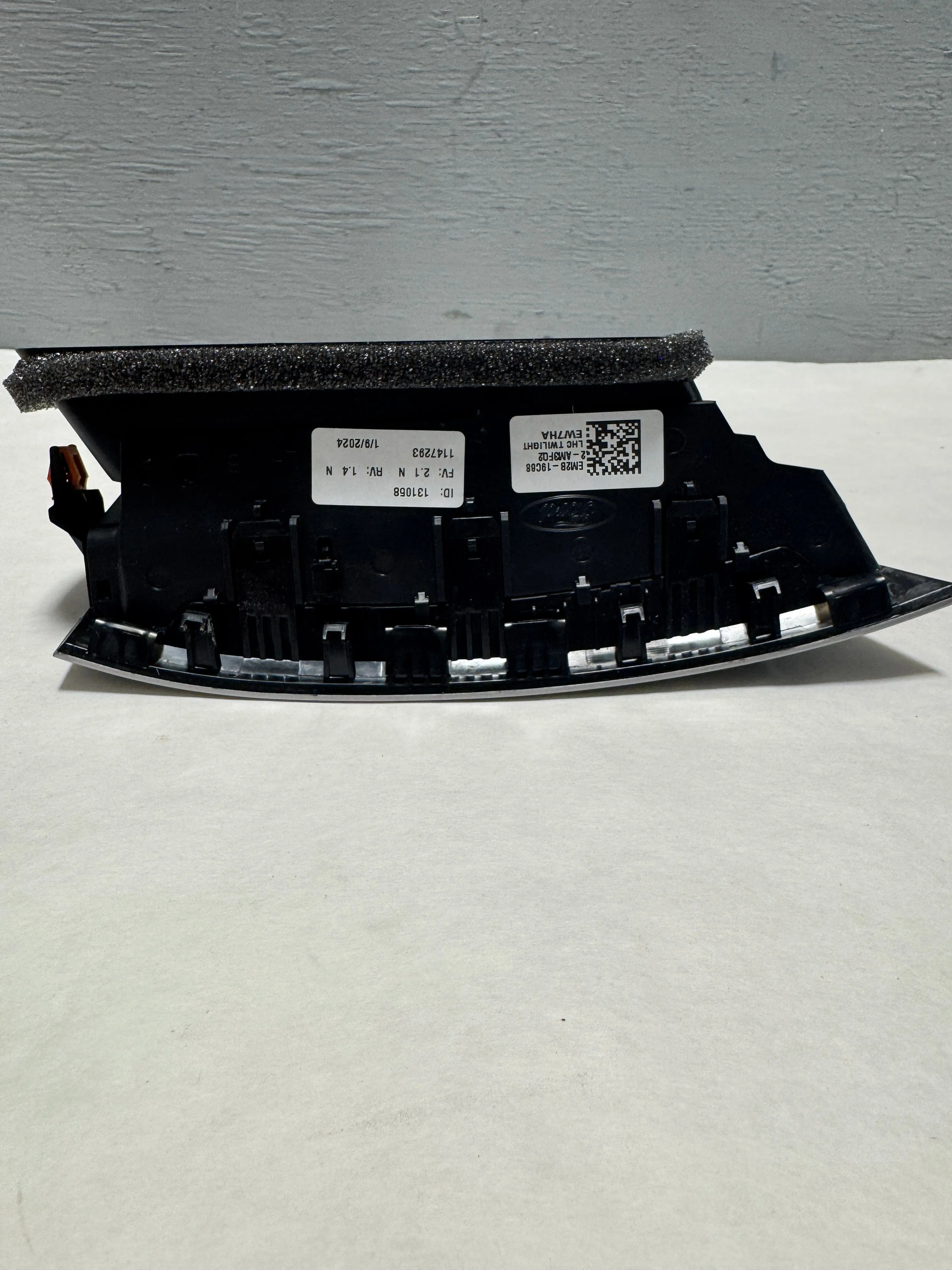2015-2024 Ford Edge Driver Side Center Dashboard Air Vent Louvre Twilight Color OEM