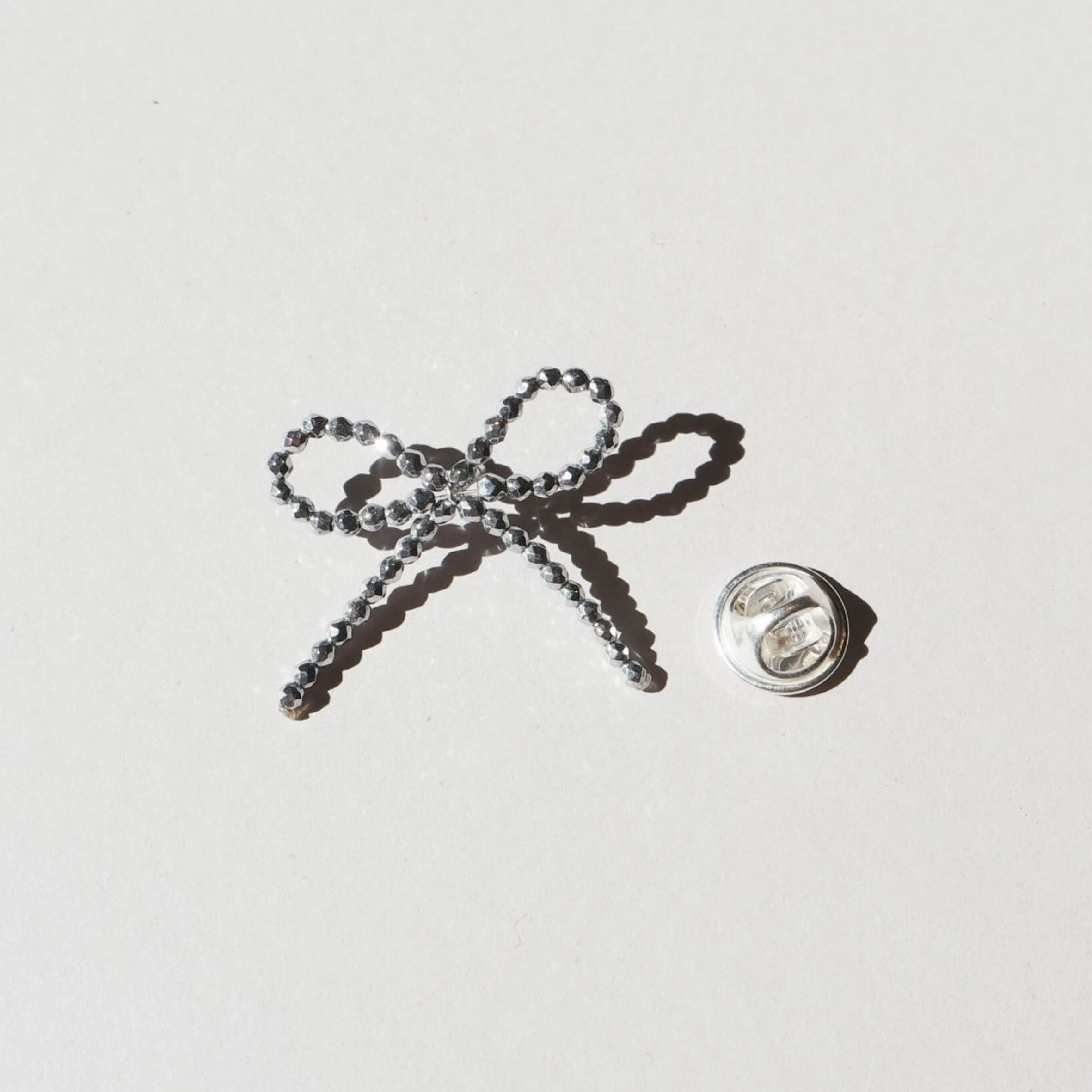 Sparkling Brooch Bow, Gunmetal